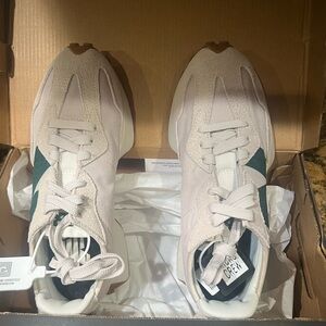 New Balance 327 'Timberwolf Nightwatch Green' MS327HR1 -Womans 6.5